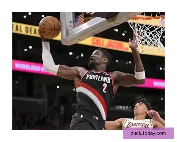 雷迪克称球队限制艾顿海斯三分詹姆斯表现依旧令人惊叹 雷迪克称球队限制艾顿海斯三分詹姆斯表现依旧令人惊叹